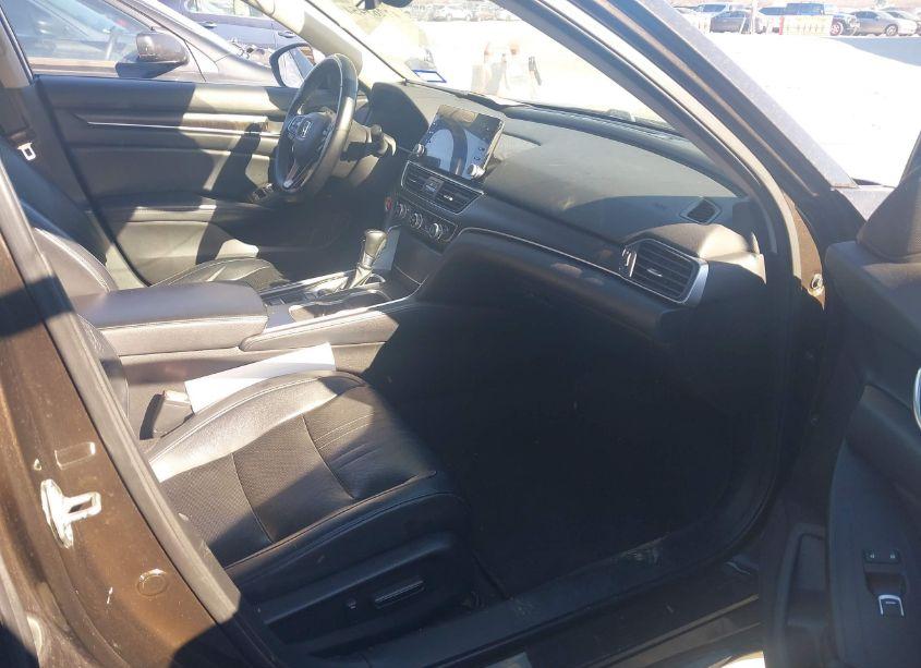 Photo 5 of 2018 Honda Accord EX-L (VIN 1HGCV1F52JA033666)