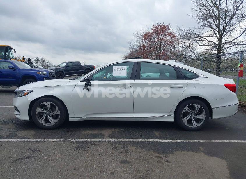 Photo 14 of 2018 Honda Accord EX-L (VIN 1HGCV1F52JA084570)
