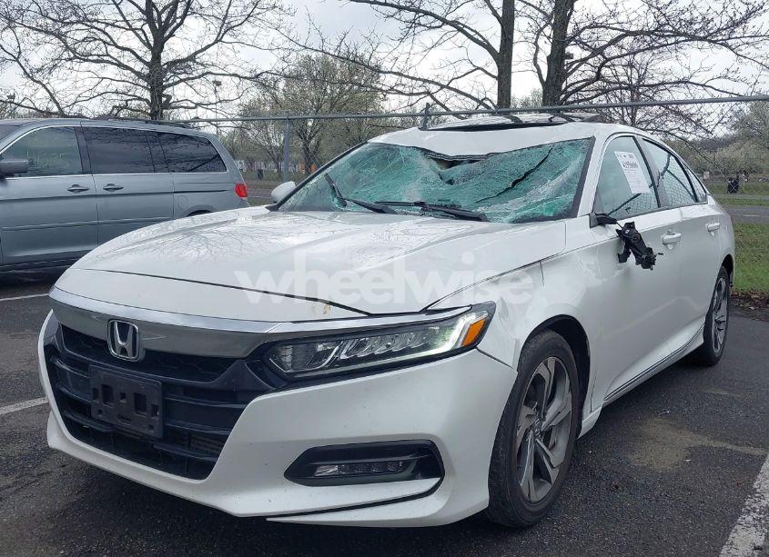Photo 2 of 2018 Honda Accord EX-L (VIN 1HGCV1F52JA084570)