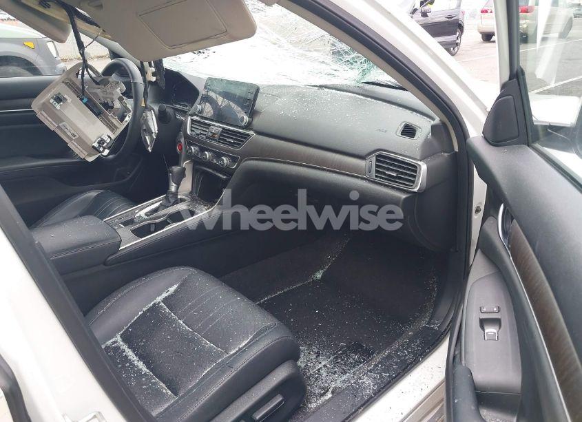 Photo 5 of 2018 Honda Accord EX-L (VIN 1HGCV1F52JA084570)