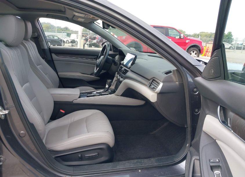 Photo 5 of 2018 Honda Accord EX-L (VIN 1HGCV1F52JA093172)