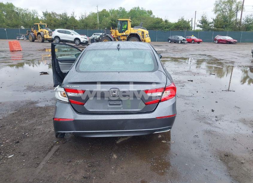 Photo 17 of 2018 Honda Accord EX-L (VIN 1HGCV1F52JA155914)