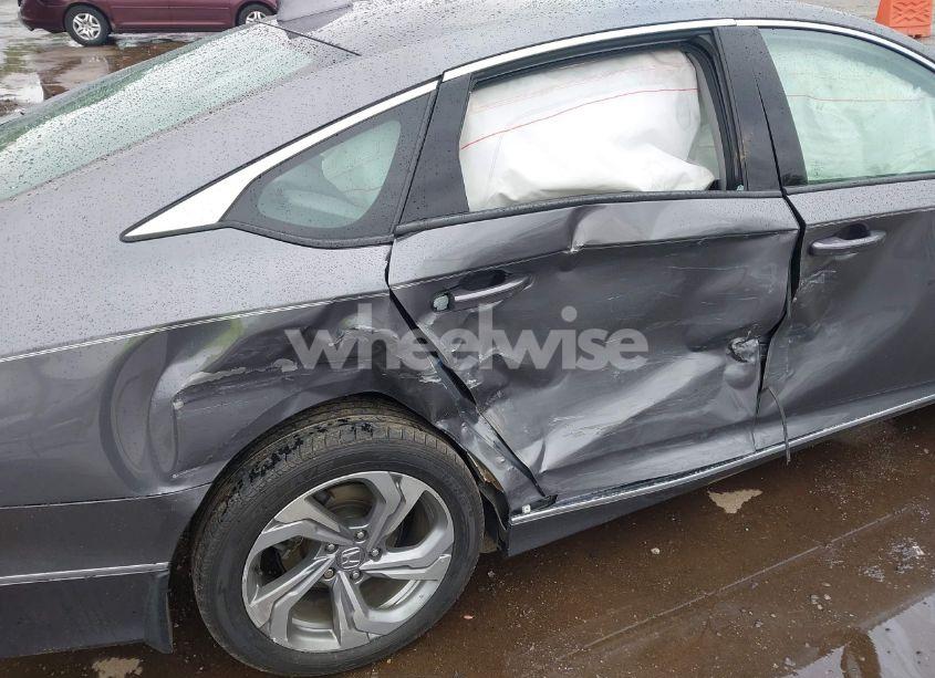 Photo 6 of 2018 Honda Accord EX-L (VIN 1HGCV1F52JA155914)