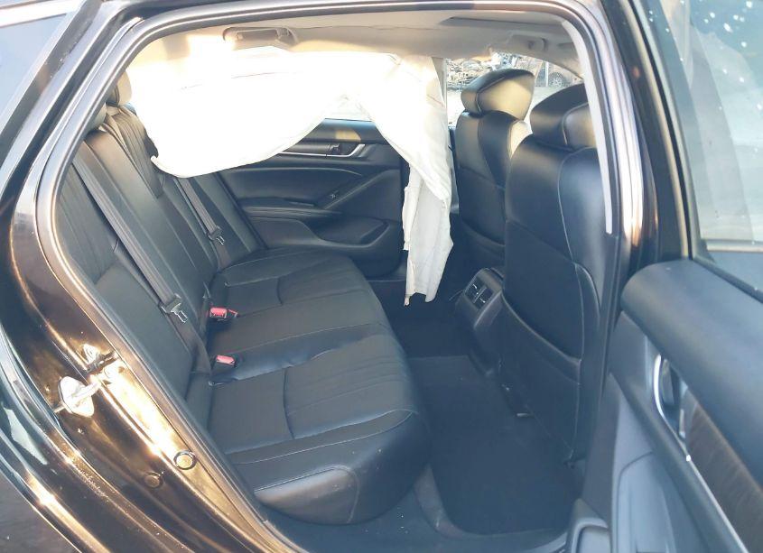 Photo 8 of 2018 Honda Accord EX-L (VIN 1HGCV1F52JA173989)