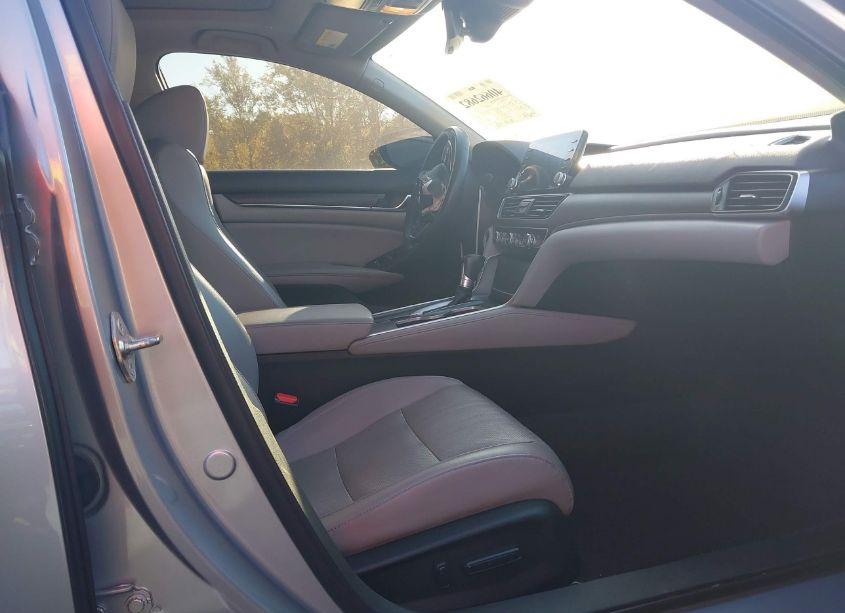 Photo 5 of 2018 Honda Accord EX-L (VIN 1HGCV1F52JA225332)