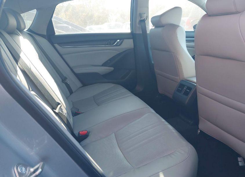 Photo 8 of 2018 Honda Accord EX-L (VIN 1HGCV1F52JA225332)