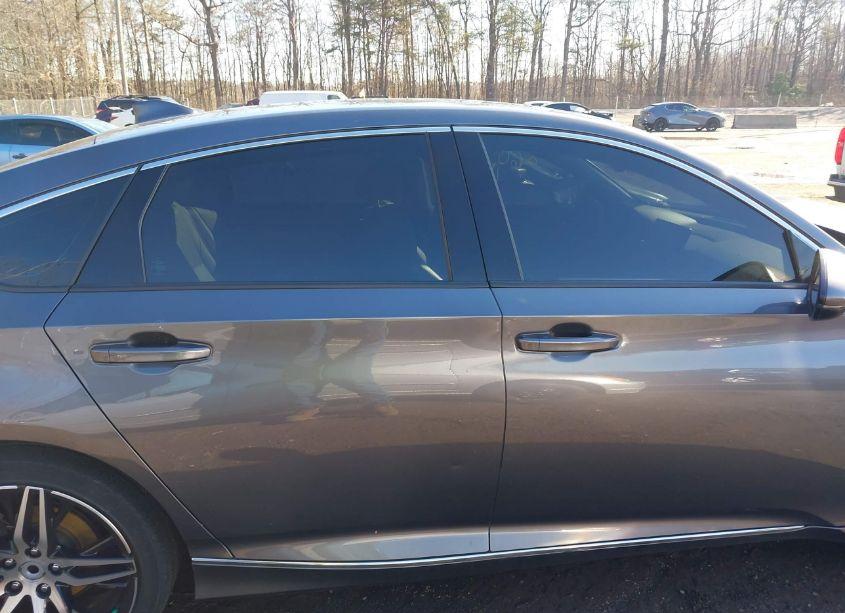 Photo 13 of 2019 Honda Accord EX-L (VIN 1HGCV1F52KA041428)