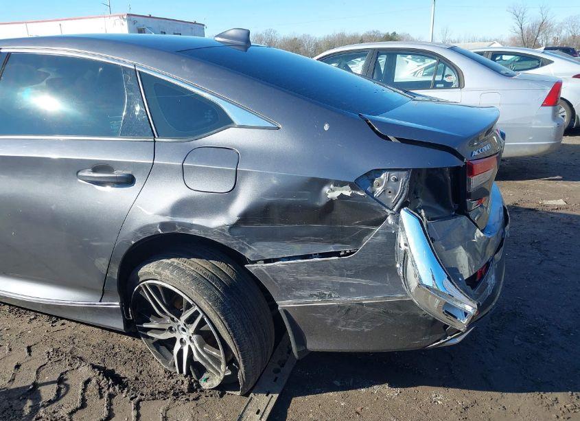 Photo 6 of 2019 Honda Accord EX-L (VIN 1HGCV1F52KA041428)