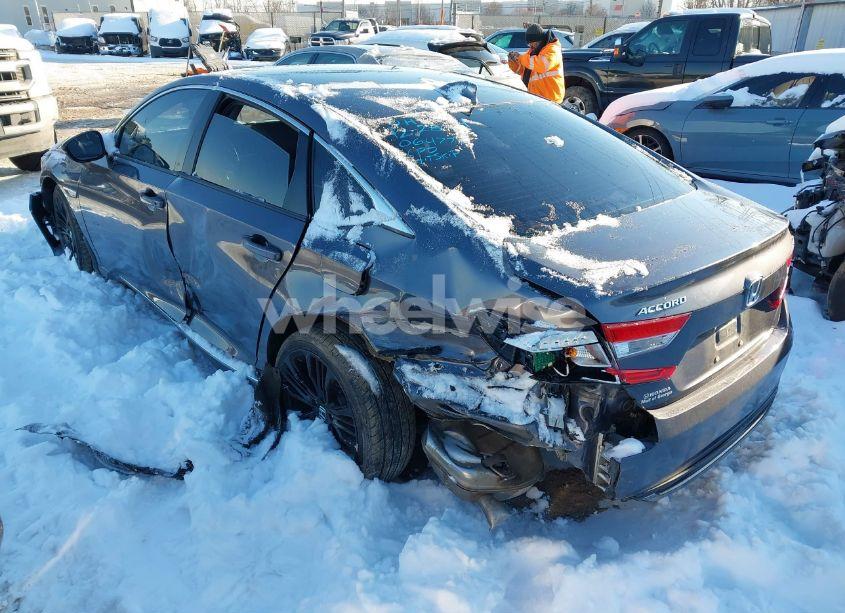 Photo 3 of 2019 Honda Accord EX-L (VIN 1HGCV1F52KA064773)