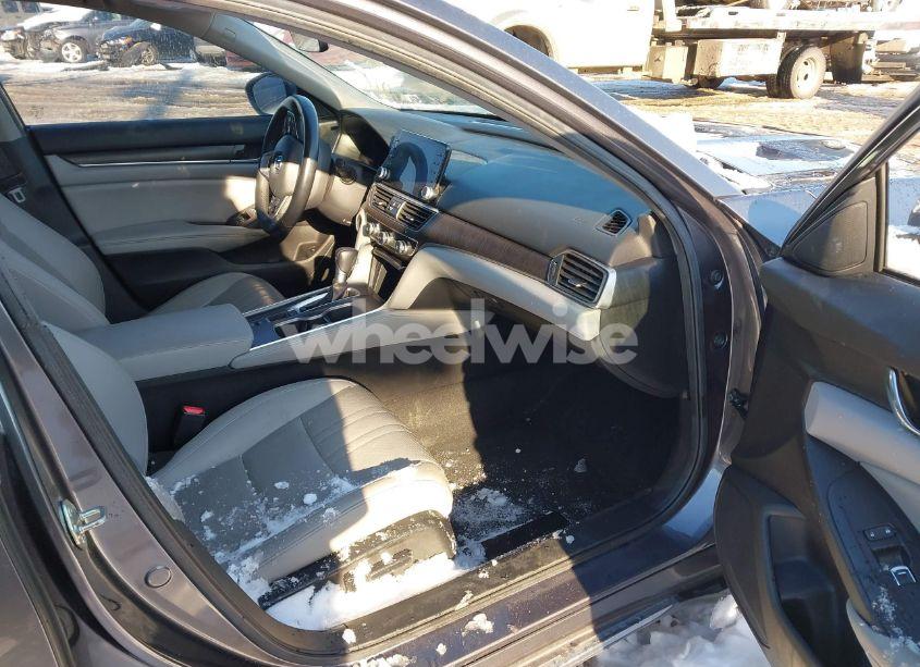 Photo 5 of 2019 Honda Accord EX-L (VIN 1HGCV1F52KA064773)