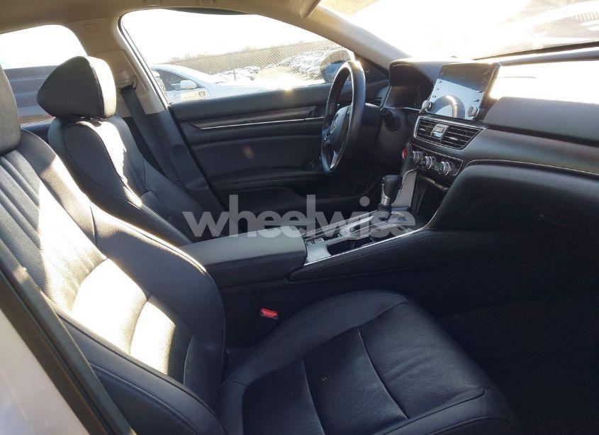 Photo 5 of 2019 Honda Accord EX-L (VIN 1HGCV1F52KA075031)