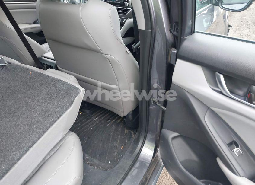 Photo 8 of 2019 Honda Accord EX-L (VIN 1HGCV1F52KA165764)