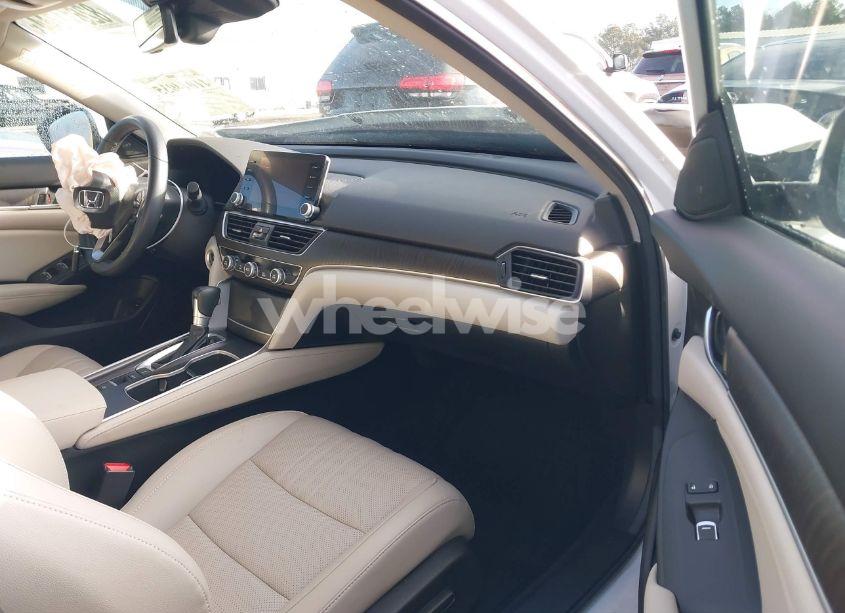 Photo 5 of 2021 Honda Accord EX-L (VIN 1HGCV1F52MA056918)