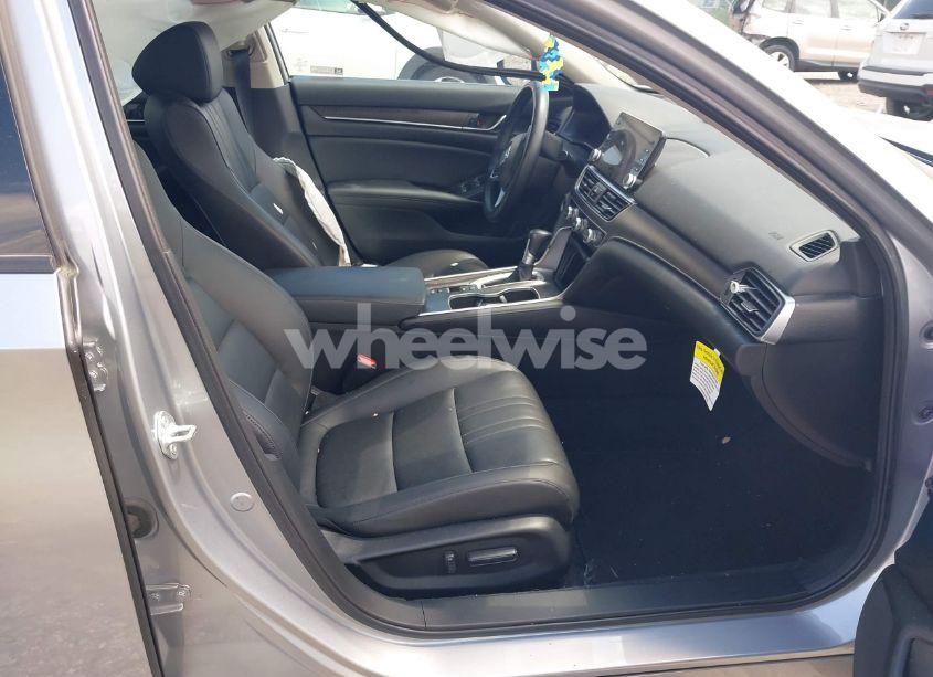 Photo 5 of 2022 Honda Accord EX-L (VIN 1HGCV1F52NA027694)