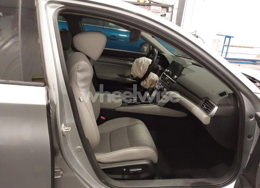 Photo 5 of 2018 Honda Accord EX-L (VIN 1HGCV1F53JA216395)