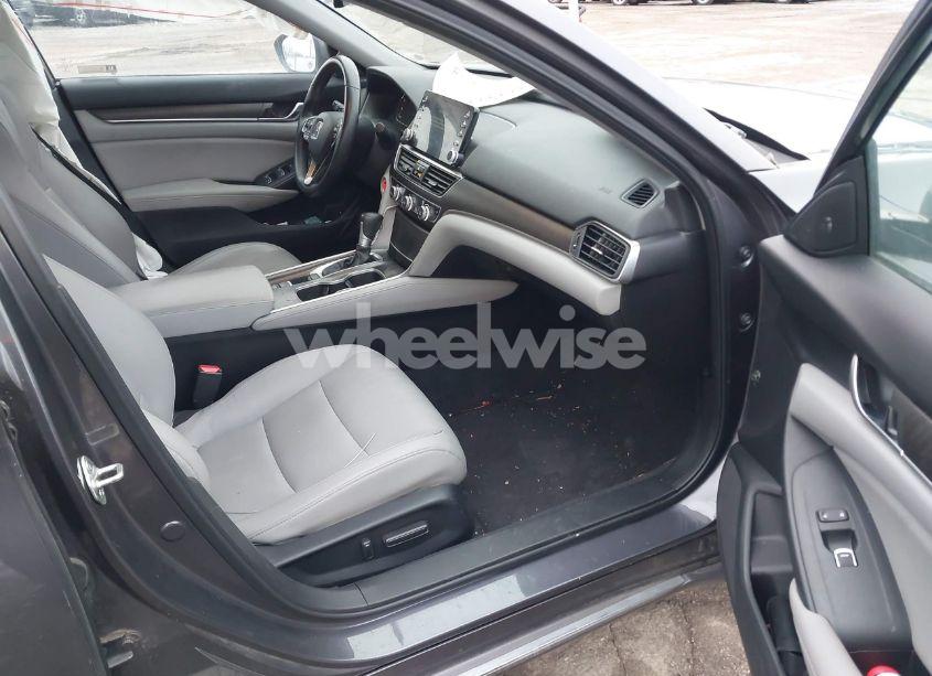 Photo 5 of 2018 Honda Accord EX-L (VIN 1HGCV1F54JA100123)