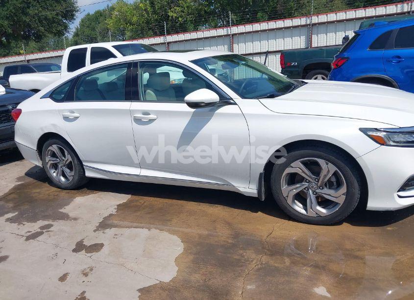 Photo 13 of 2018 Honda Accord EX-L (VIN 1HGCV1F54JA137012)