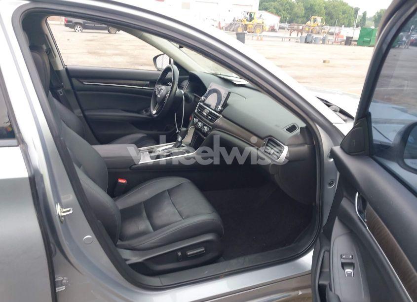 Photo 5 of 2019 Honda Accord EX-L (VIN 1HGCV1F54KA112435)