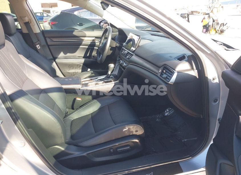 Photo 5 of 2018 Honda Accord EX-L (VIN 1HGCV1F55JA008616)