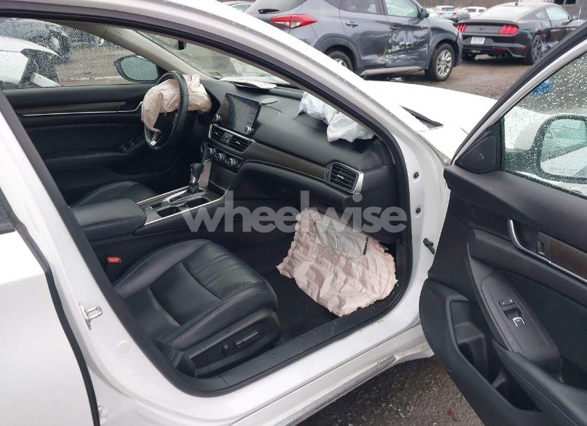 Photo 5 of 2018 Honda Accord EX-L (VIN 1HGCV1F55JA108456)