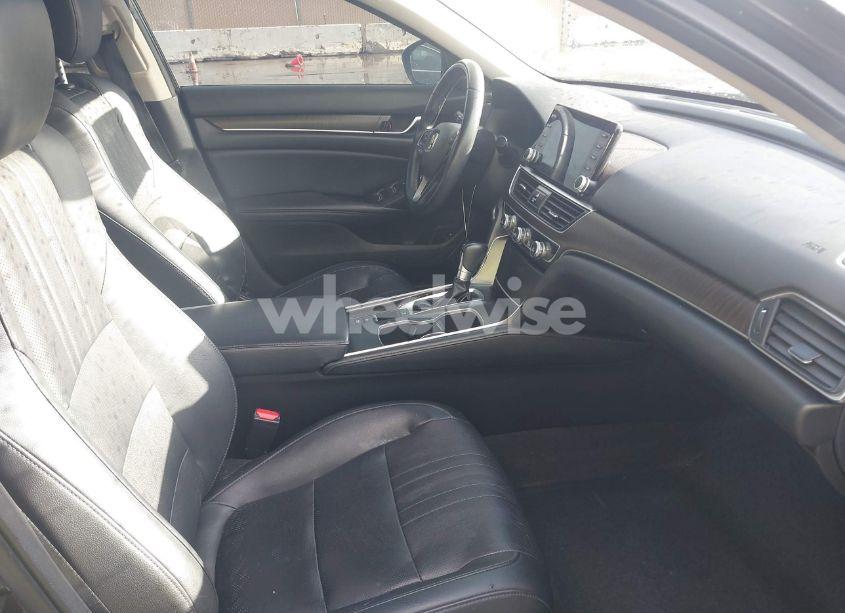 Photo 5 of 2018 Honda Accord EX-L (VIN 1HGCV1F55JA142266)