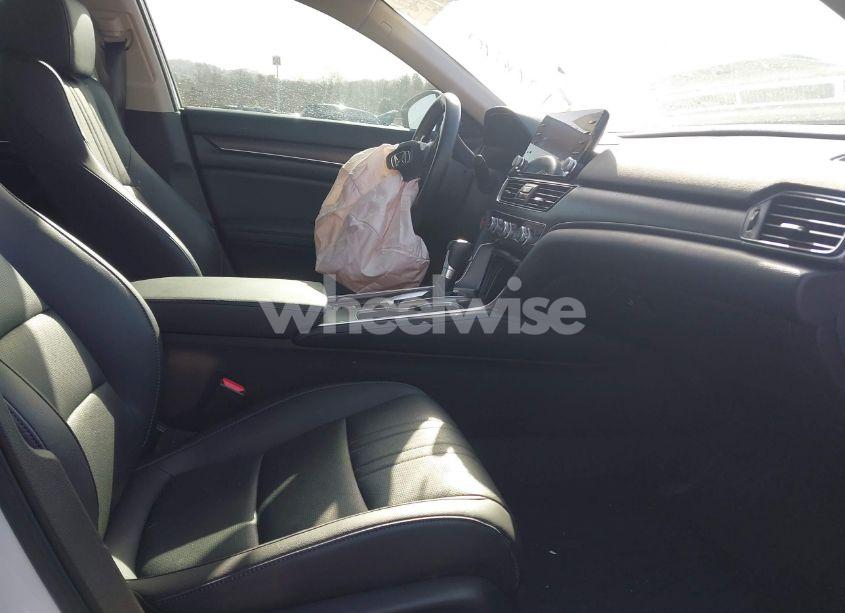 Photo 5 of 2022 Honda Accord EX-L (VIN 1HGCV1F55NA076436)