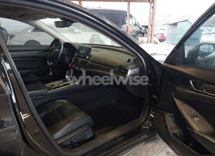 Photo 5 of 2018 Honda Accord EX-L (VIN 1HGCV1F56JA055475)