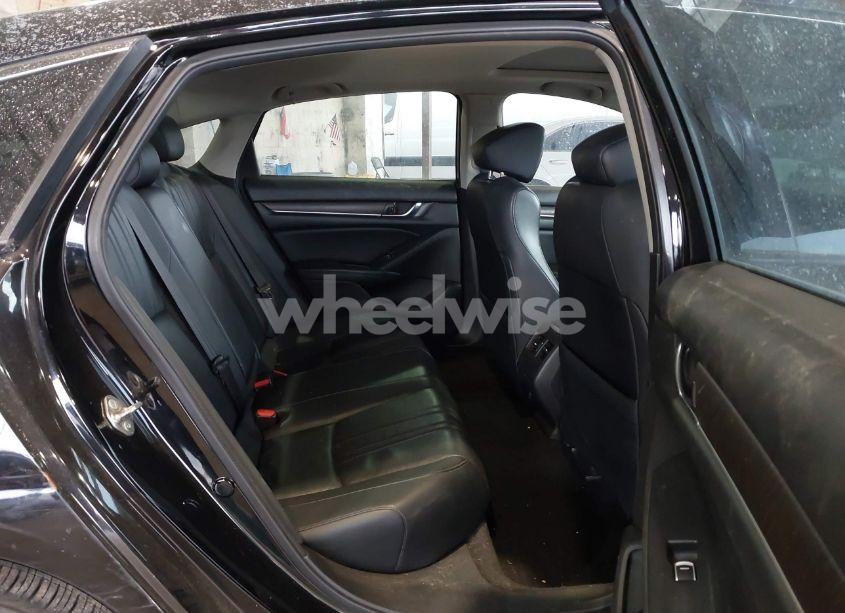 Photo 8 of 2018 Honda Accord EX-L (VIN 1HGCV1F56JA055475)