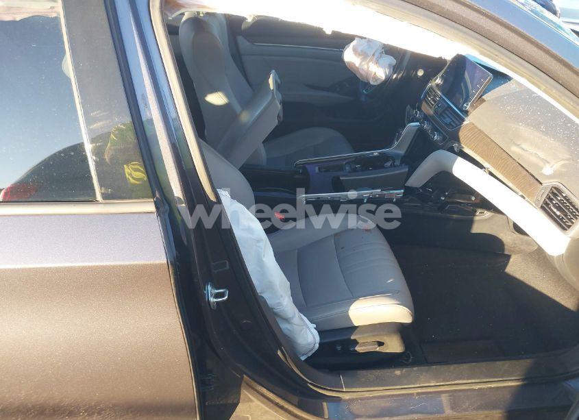 Photo 5 of 2018 Honda Accord EX-L (VIN 1HGCV1F56JA070235)