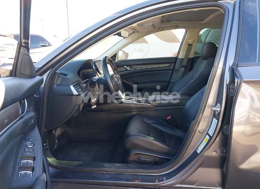 Photo 5 of 2018 Honda Accord EX-L (VIN 1HGCV1F56JA168441)