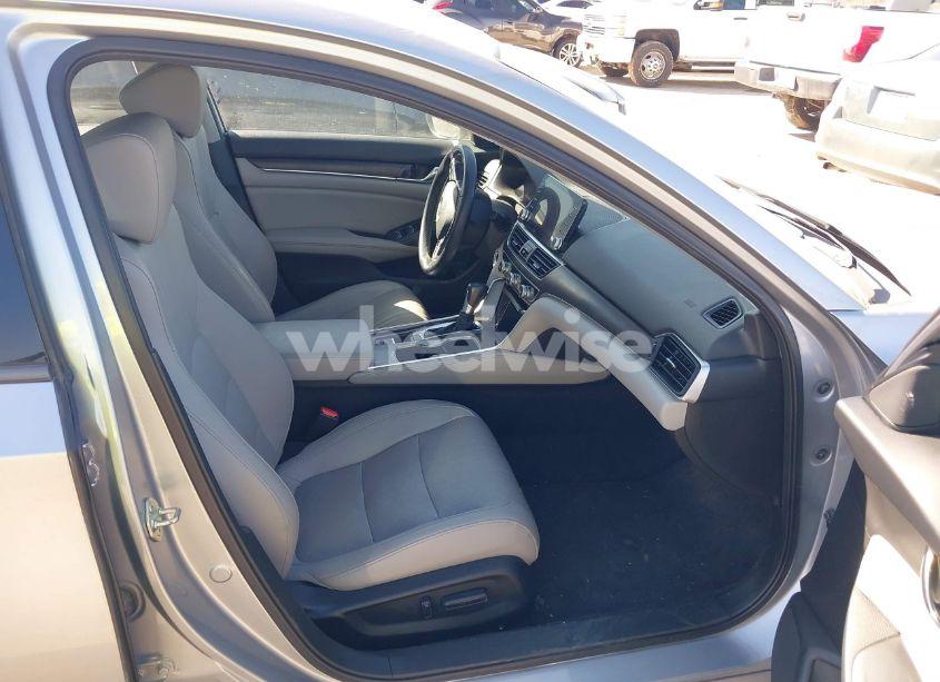 Photo 5 of 2019 Honda Accord EX-L (VIN 1HGCV1F56KA130841)