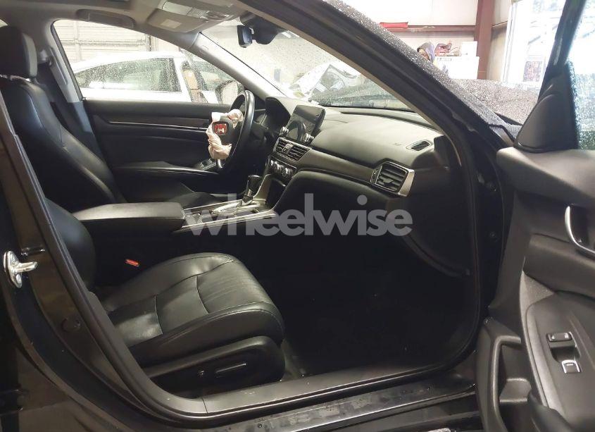 Photo 5 of 2018 Honda Accord EX-L (VIN 1HGCV1F57JA001456)