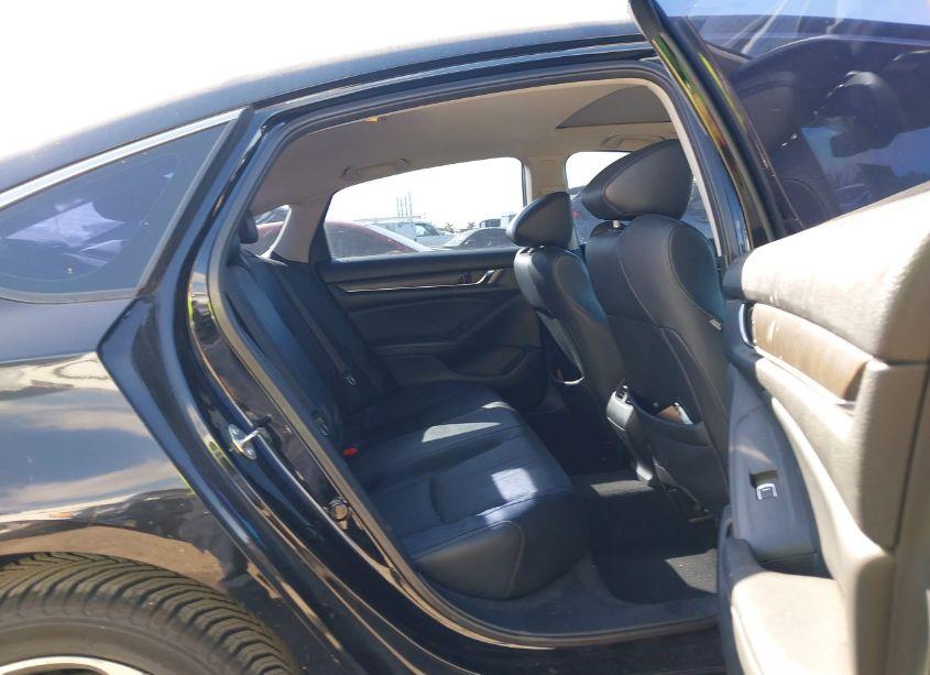 Photo 8 of 2018 Honda Accord EX-L (VIN 1HGCV1F57JA021898)