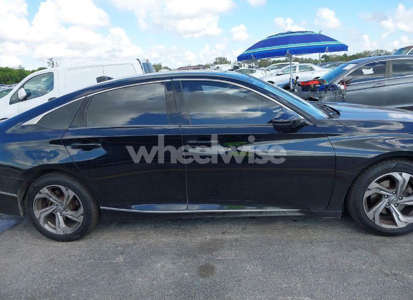 Photo 13 of 2018 Honda Accord EX-L (VIN 1HGCV1F57JA064685)