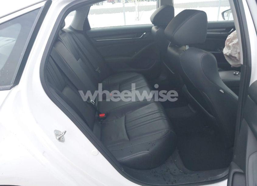 Photo 8 of 2018 Honda Accord EX-L (VIN 1HGCV1F57JA084600)