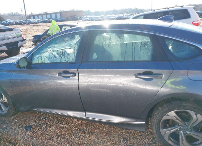 Photo 15 of 2018 Honda Accord EX-L (VIN 1HGCV1F57JA234298)