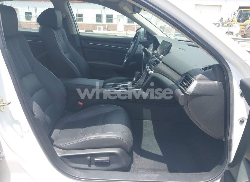 Photo 5 of 2019 Honda Accord EX-L (VIN 1HGCV1F57KA004052)