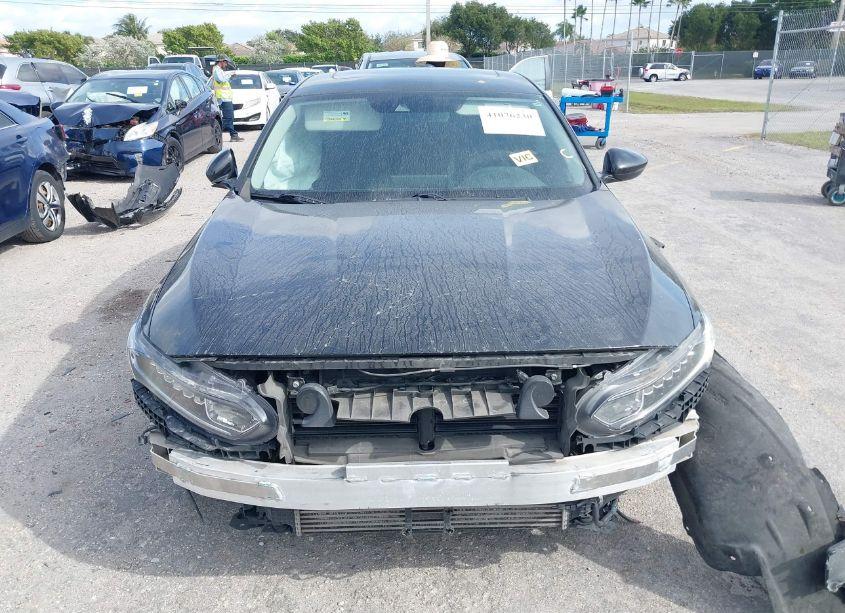 Photo 13 of 2018 Honda Accord EX-L (VIN 1HGCV1F58JA073816)