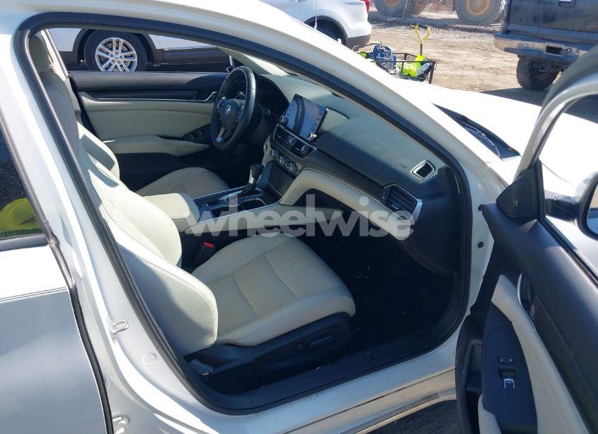 Photo 5 of 2018 Honda Accord EX-L (VIN 1HGCV1F58JA114039)