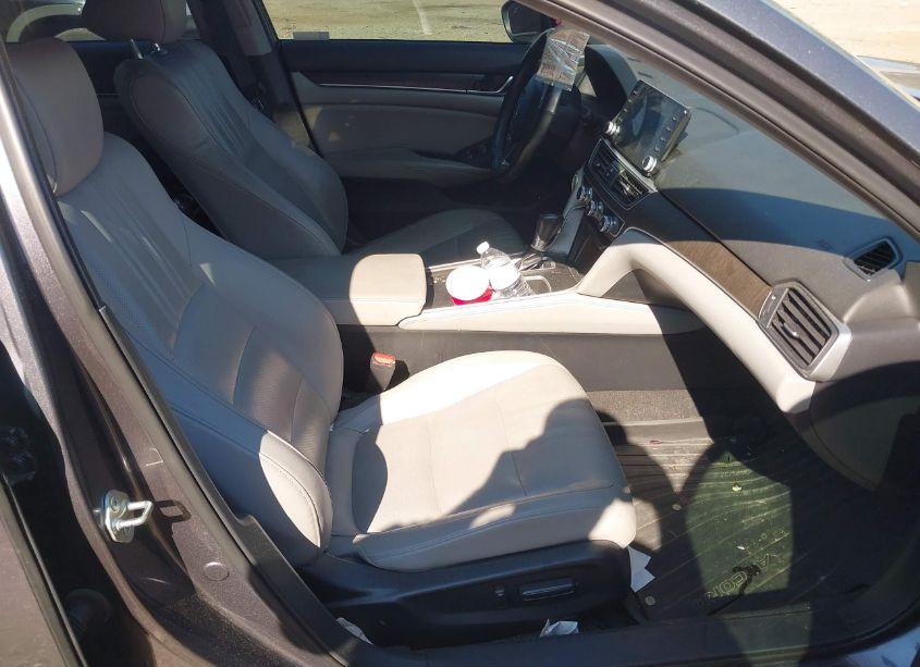 Photo 5 of 2018 Honda Accord EX-L (VIN 1HGCV1F58JA127714)