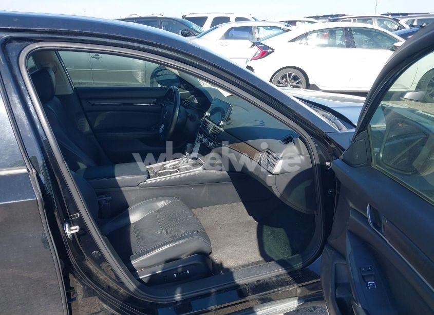 Photo 5 of 2018 Honda Accord EX-L (VIN 1HGCV1F58JA137403)