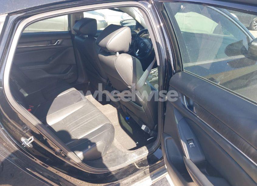 Photo 8 of 2018 Honda Accord EX-L (VIN 1HGCV1F58JA137403)