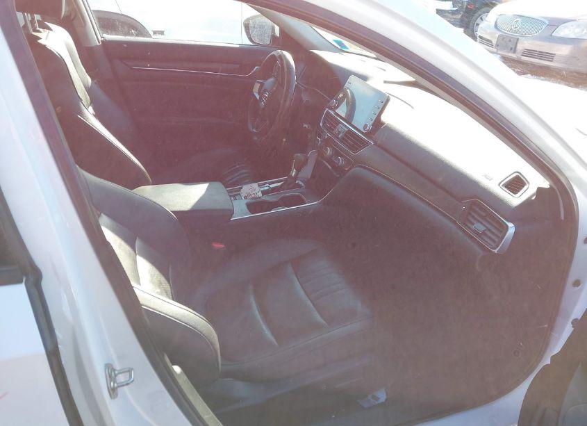 Photo 5 of 2019 Honda Accord EX-L (VIN 1HGCV1F58KA054233)