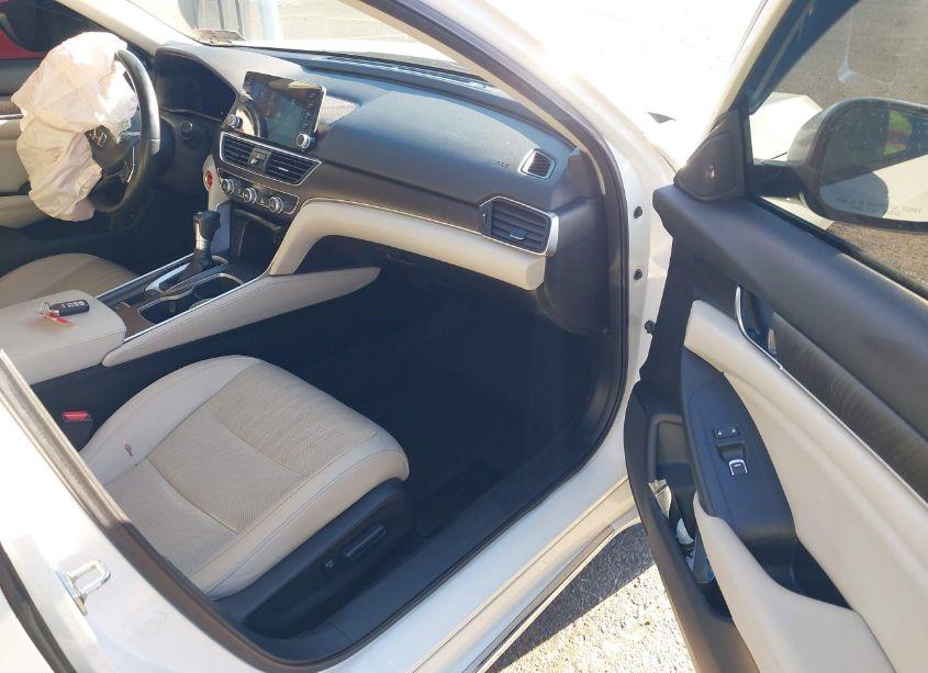 Photo 5 of 2019 Honda Accord EX-L (VIN 1HGCV1F58KA073512)