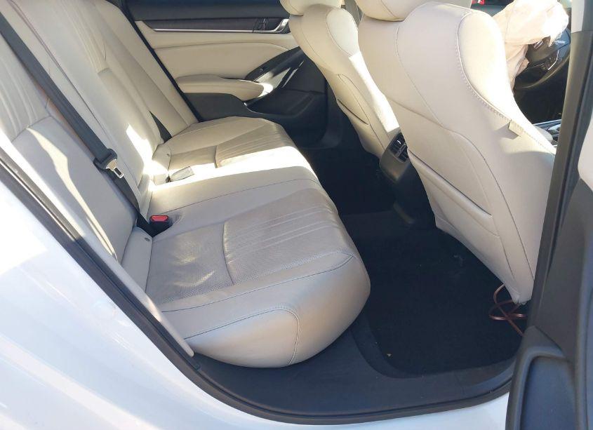 Photo 8 of 2019 Honda Accord EX-L (VIN 1HGCV1F58KA073512)