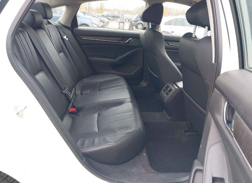 Photo 8 of 2018 Honda Accord EX-L (VIN 1HGCV1F59JA025127)