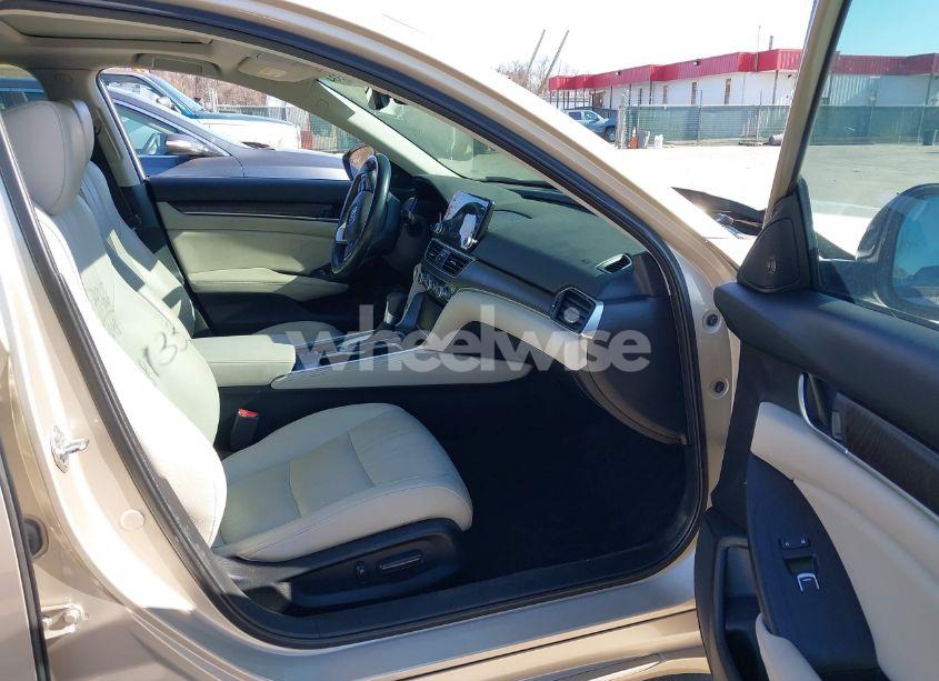 Photo 5 of 2018 Honda Accord EX-L (VIN 1HGCV1F59JA130122)