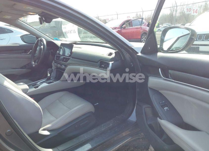 Photo 5 of 2018 Honda Accord EX-L (VIN 1HGCV1F59JA142674)