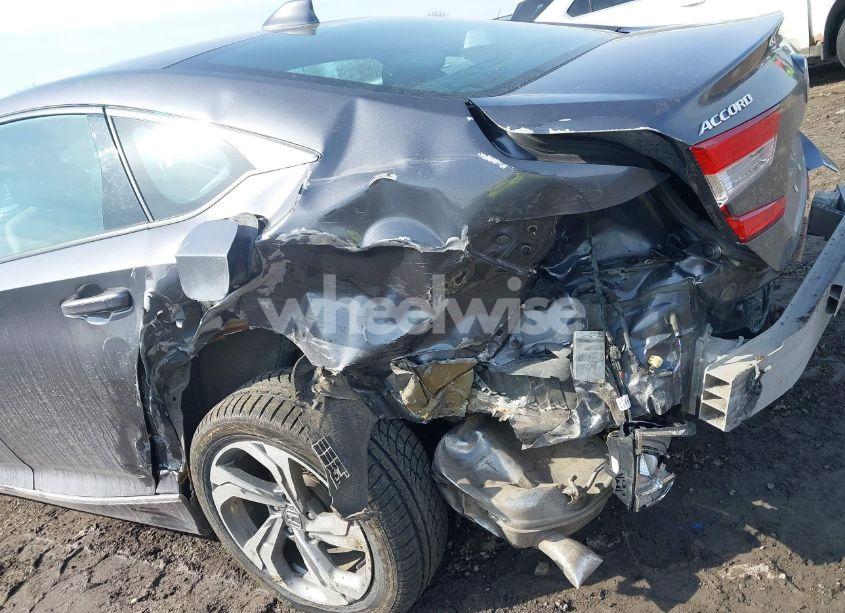 Photo 6 of 2018 Honda Accord EX-L (VIN 1HGCV1F59JA142674)