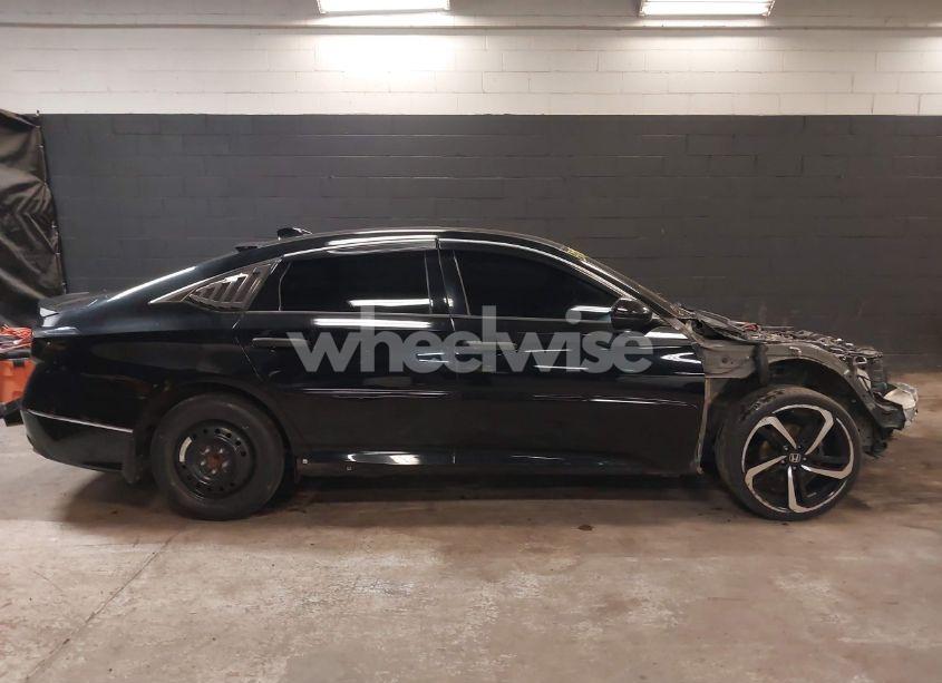 Photo 14 of 2018 Honda Accord EX-L (VIN 1HGCV1F59JA171527)